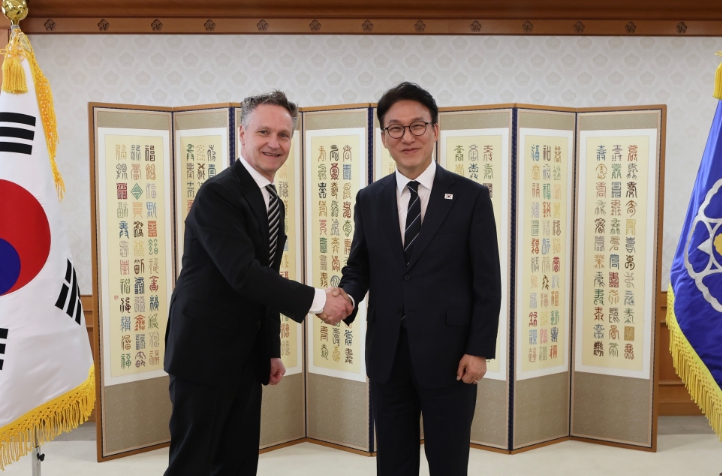 김민석 국무총리, 패트릭 존슨 일라이릴리앤컴퍼니 인터내셔널사업 총괄 대표 등 관계자 접견 기사 이미지